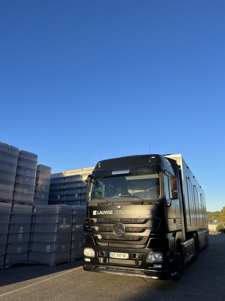 embouteilleuse-vin-vaucluse-camion